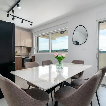 Natura Apartment-new Modern With View & Two Free Parking Spaces-10 Min Walk To Old Town Appartement