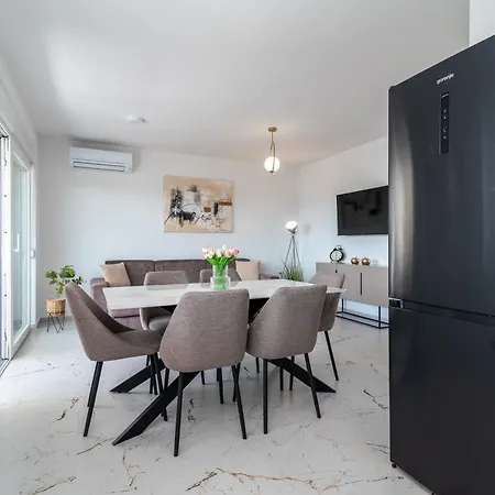 Natura Apartment-new Modern With View & Two Free Parking Spaces-10 Min Walk To Old Town Trogir