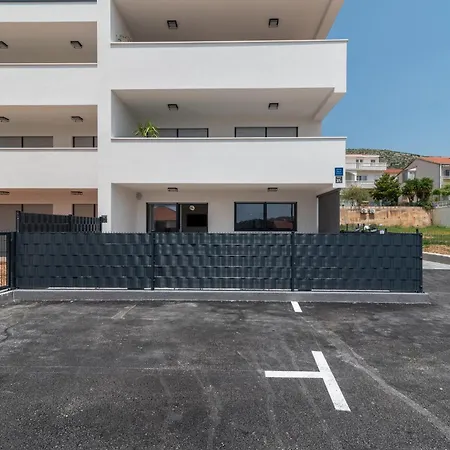 Natura Apartment-new Modern With View & Two Free Parking Spaces-10 Min Walk To Old Town