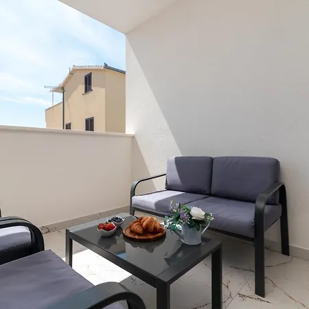 Natura Apartment-new Modern With View & Two Free Parking Spaces-10 Min Walk To Old Town Trogir