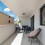 Natura Apartment-new Modern With View & Two Free Parking Spaces-10 Min Walk To Old Town 아파트