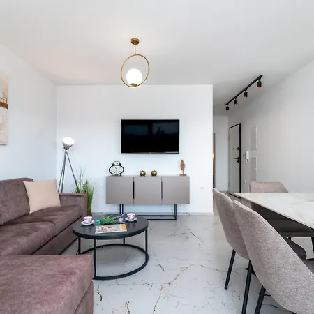 Natura Apartment-new Modern With View & Two Free Parking Spaces-10 Min Walk To Old Town *