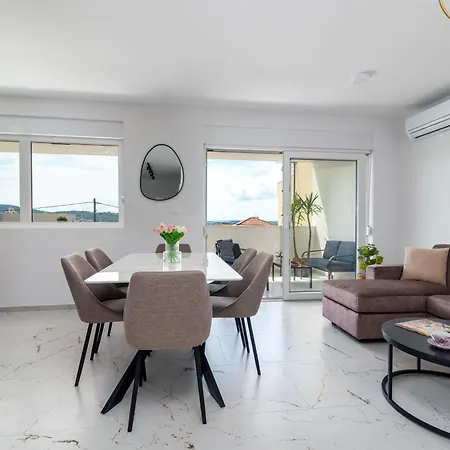Natura Apartment-new Modern With View & Two Free Parking Spaces-10 Min Walk To Old Town Apartment *