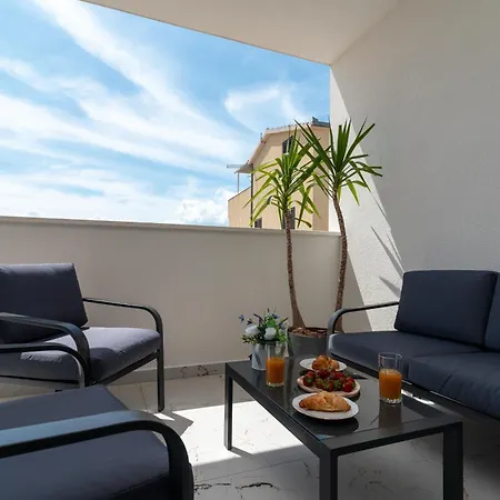 Natura Apartment-new Modern With View & Two Free Parking Spaces-10 Min Walk To Old Town
