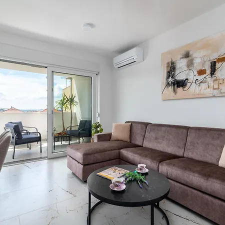 Natura Apartment-new Modern With View & Two Free Parking Spaces-10 Min Walk To Old Town * 特罗吉尔
