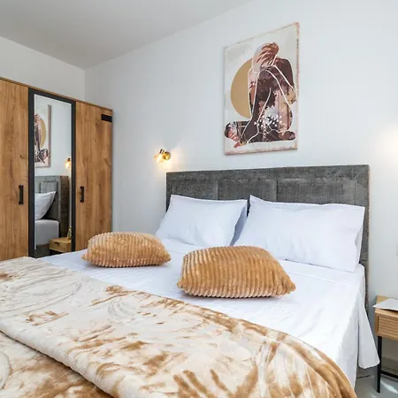 Natura Apartment-new Modern With View & Two Free Parking Spaces-10 Min Walk To Old Town 公寓 特罗吉尔