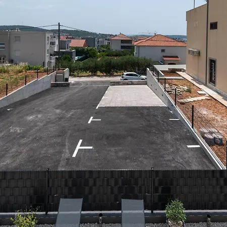 Natura Apartment-new Modern With View & Two Free Parking Spaces-10 Min Walk To Old Town Apartamento