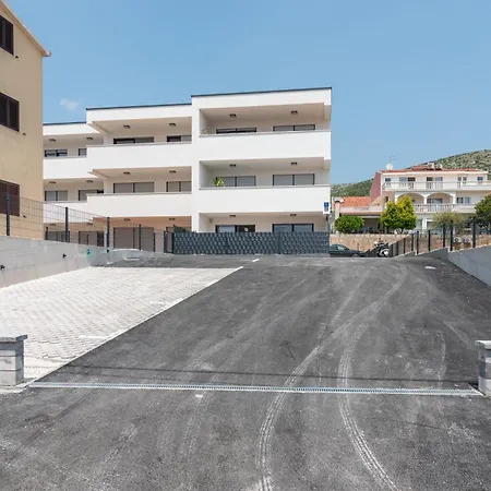 Natura Apartment-new Modern With View & Two Free Parking Spaces-10 Min Walk To Old Town Apartment Trogir