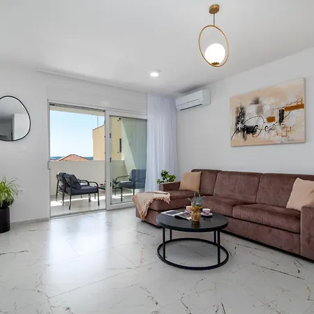 Natura Apartment-new Modern With View & Two Free Parking Spaces-10 Min Walk To Old Town Apartment *