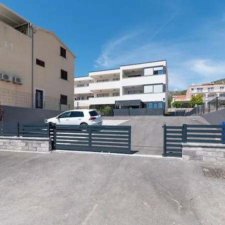 Natura Apartment-new Modern With View & Two Free Parking Spaces-10 Min Walk To Old Town Appartamento Traù