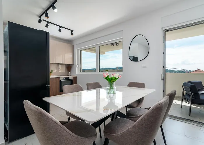 Natura Apartment-new Modern With View & Two Free Parking Spaces-10 Min Walk To Old Town Appartement