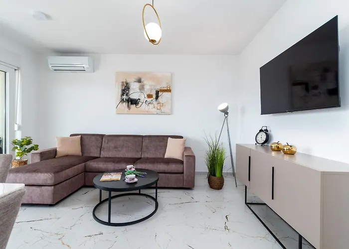 Natura Apartment-new Modern With View & Two Free Parking Spaces-10 Min Walk To Old Town *