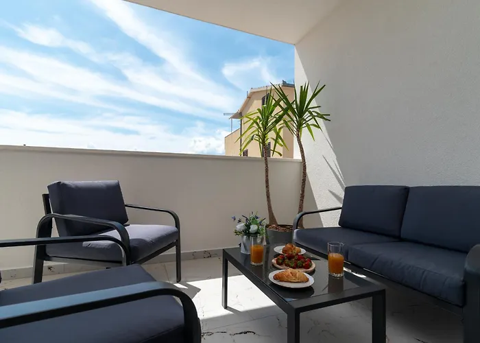 Natura Apartment-new Modern With View & Two Free Parking Spaces-10 Min Walk To Old Town
