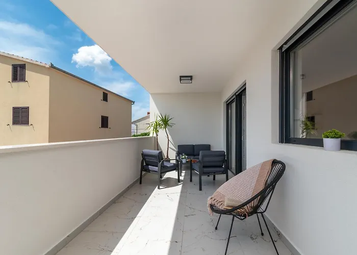 Natura Apartment-new Modern With View & Two Free Parking Spaces-10 Min Walk To Old Town Appartement