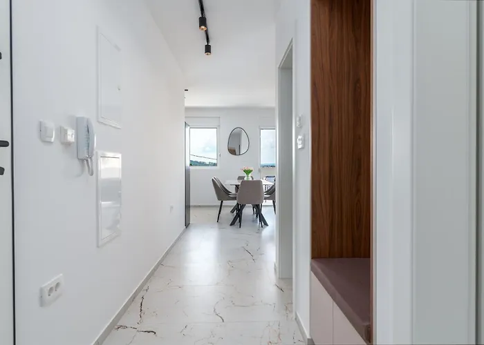 Natura Apartment-new Modern With View & Two Free Parking Spaces-10 Min Walk To Old Town Trogir