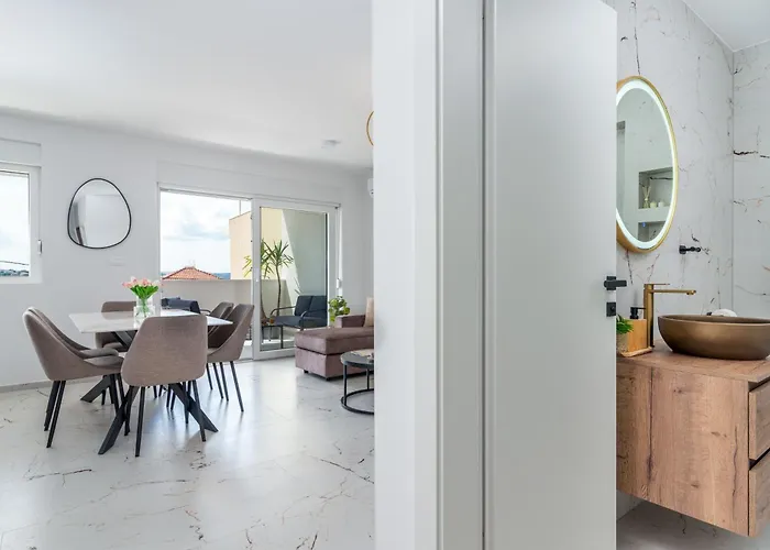 Natura Apartment-new Modern With View & Two Free Parking Spaces-10 Min Walk To Old Town *