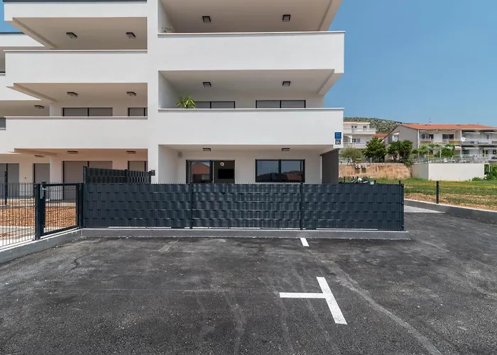 Natura Apartment-new Modern With View & Two Free Parking Spaces-10 Min Walk To Old Town