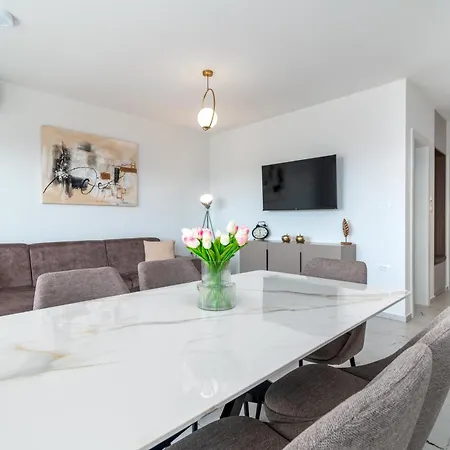 Natura Apartment-new Modern With View & Two Free Parking Spaces-10 Min Walk To Old Town * تروغير